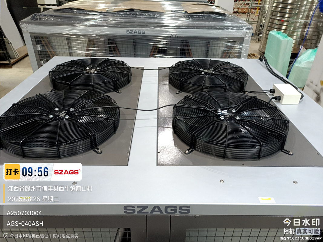 40HP air-cooled screw industrial chiller with a cooling capacity of 124.6KW is suitable for rapid cooling of milk, beverage filling lines and dairy product processing.